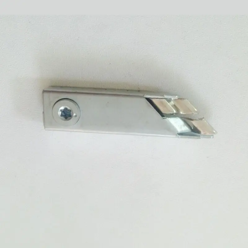 45 degree tension lock for booth