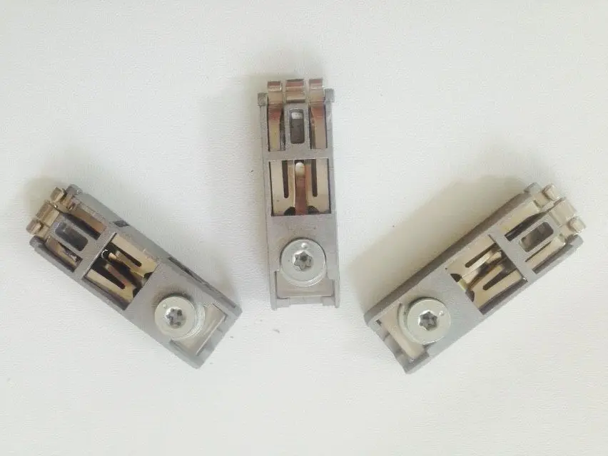 The versatility of the Octanorm system: discover the zinc alloy tension lock